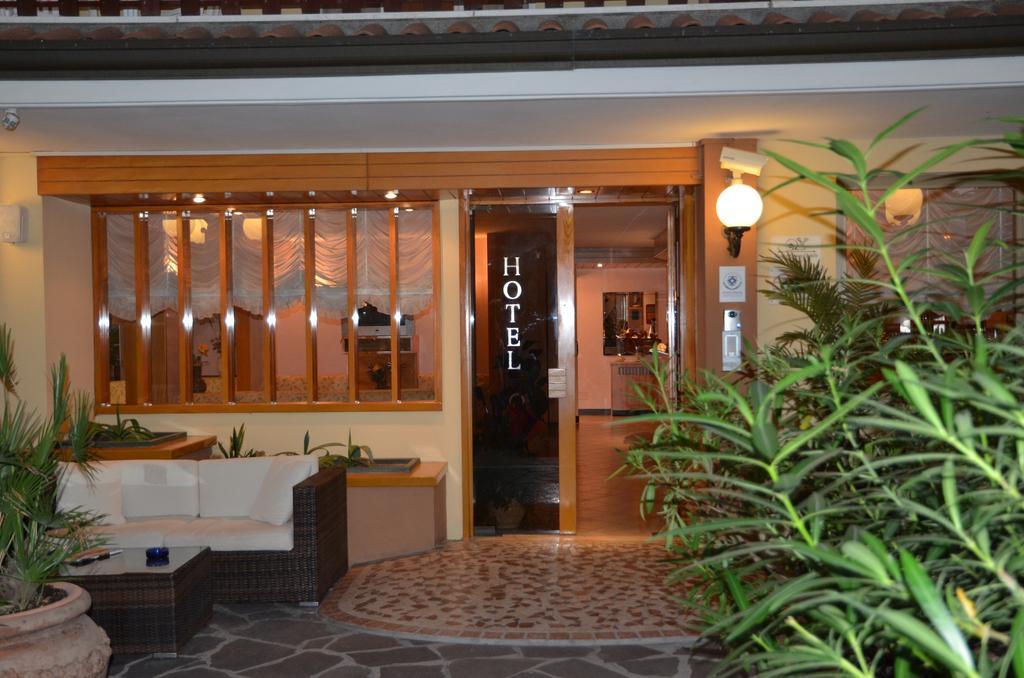 Hotel Monique Cervia Zewnętrze zdjęcie