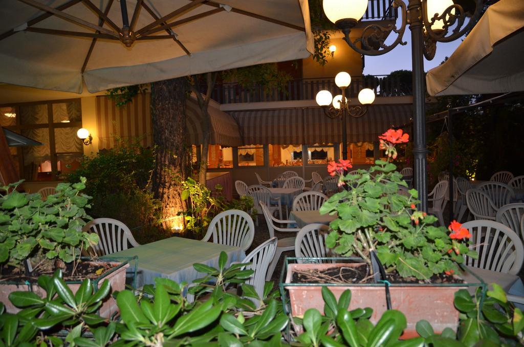Hotel Monique Cervia Zewnętrze zdjęcie