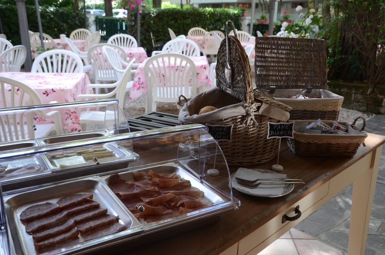 Hotel Monique Cervia Zewnętrze zdjęcie