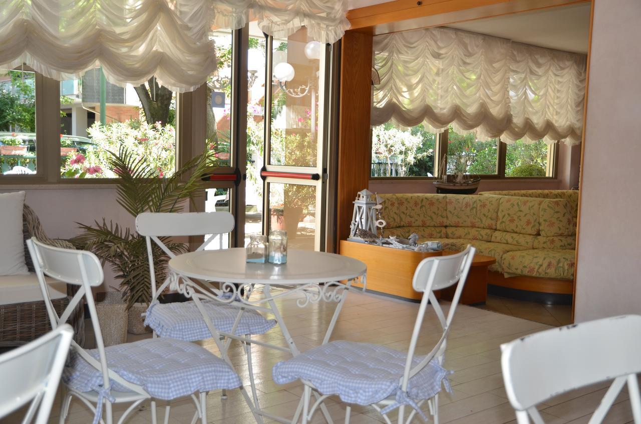 Hotel Monique Cervia Zewnętrze zdjęcie