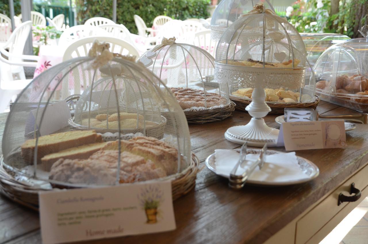 Hotel Monique Cervia Zewnętrze zdjęcie