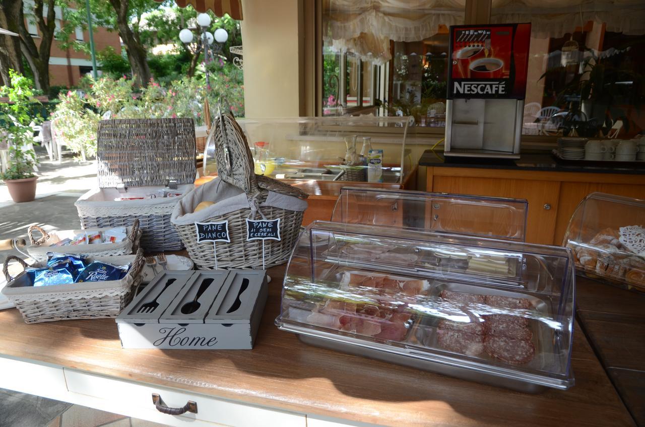 Hotel Monique Cervia Zewnętrze zdjęcie